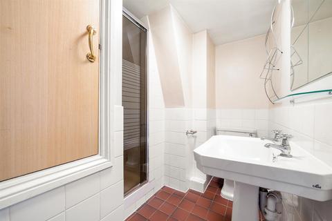 14 Regis Place, London, SW2 5RE