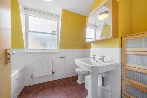 14 Regis Place, London, SW2 5RE