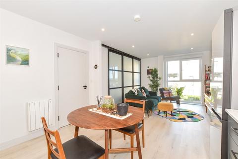 1 bedroom flat for sale, Worthing Road, Horsham, West Sussex