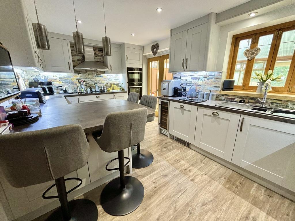 Kitchen / Breakfast Room