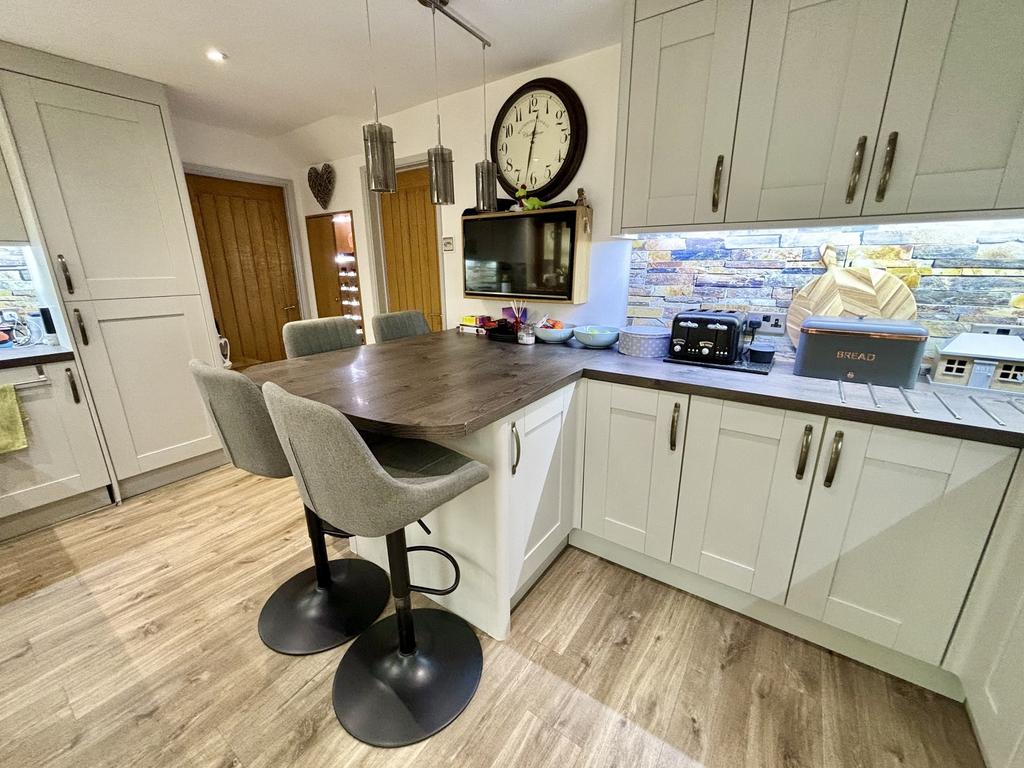 Kitchen / Breakfast Room