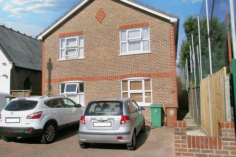 2 bedroom semi-detached house to rent, Longfellow Road, Worcester Park KT4