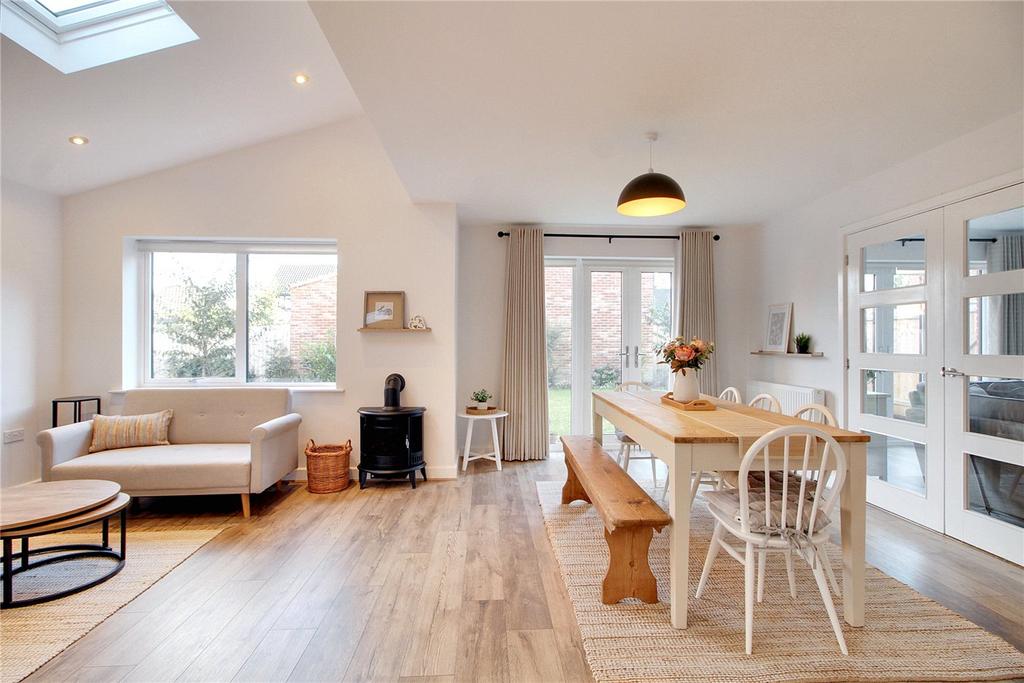 Dining &amp; Family Room