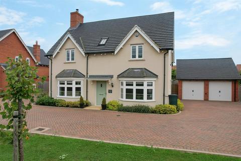 4 bedroom detached house for sale, Kingfisher Drive, Alderminster, Stratford-Upon-Avon