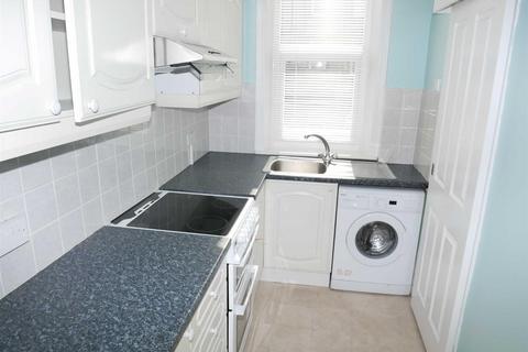 1 bedroom terraced house to rent, Springfield Road, Morley