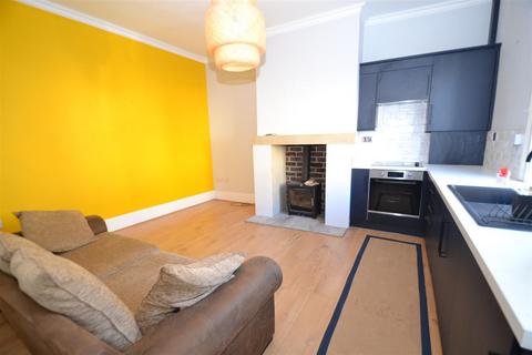 2 bedroom terraced house for sale, South Parade, Cleckheaton