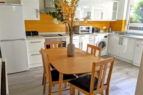 4 bedroom maisonette to rent, Tarbert Walk, E1