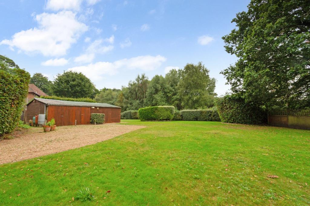 Garden/ Garage