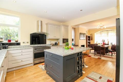 4 bedroom detached house for sale, Westfield Park, Wakefield WF1