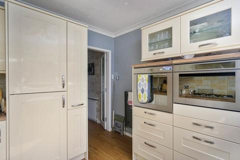 25 Dean Park Drive, Drighlington, Bradford, BD11 1AL