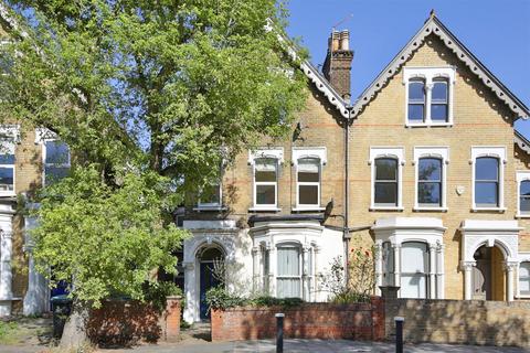 2 bedroom flat to rent, Victoria Road, Stroud Green