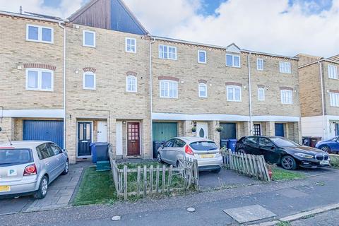 3 bedroom townhouse for sale, Willow Crescent, Newmarket CB8