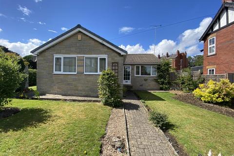 2 bedroom detached bungalow to rent, Aberford Road, Wakefield WF3