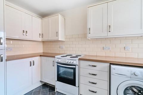 2 bedroom terraced house to rent, Stratford Drive,  Aylesbury,  HP21