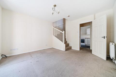 2 bedroom terraced house to rent, Stratford Drive,  Aylesbury,  HP21