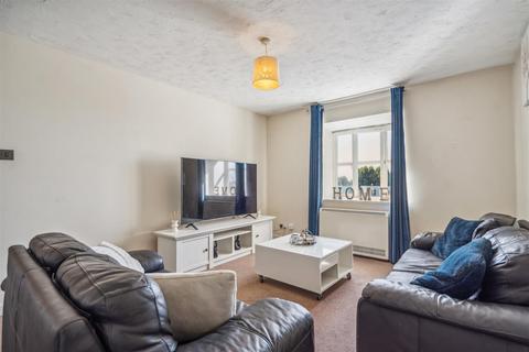 2 bedroom flat for sale, Friarscroft Way, Aylesbury HP20