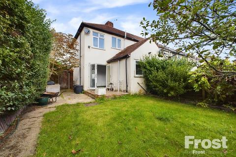 2 bedroom end of terrace house for sale, Camrose Avenue, Feltham, TW13