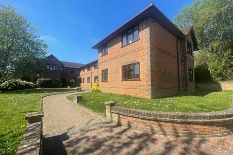 2 bedroom apartment to rent, St Davids Court, Aldershot GU12