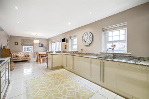 5 bedroom detached house for sale, Willow Grove, Dalton