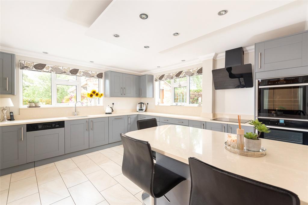 Kitchen/Breakfast Rm