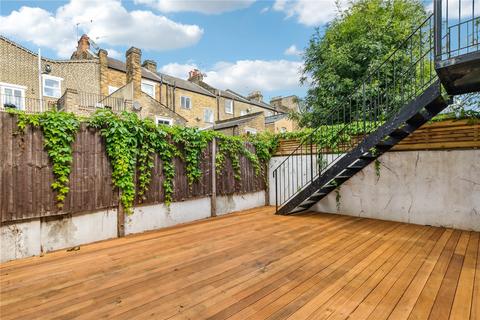 3 bedroom apartment to rent, Mallinson Road, SW11