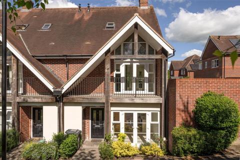 4 bedroom terraced house to rent, Boxgrove Gardens, Guildford GU1