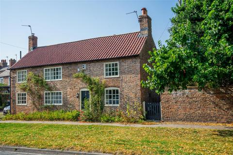 2 bedroom cottage to rent, Main Street, Heslington, York, YO10 5DX