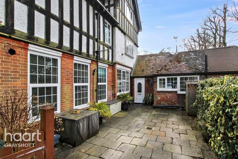 4a, Brambledown Tower Road, Hindhead, GU26 6SP