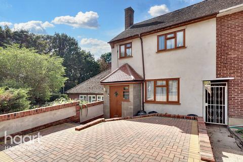 3 bedroom end of terrace house for sale, Swindon Lane, Romford