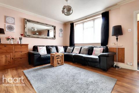 3 bedroom end of terrace house for sale, Swindon Lane, Romford