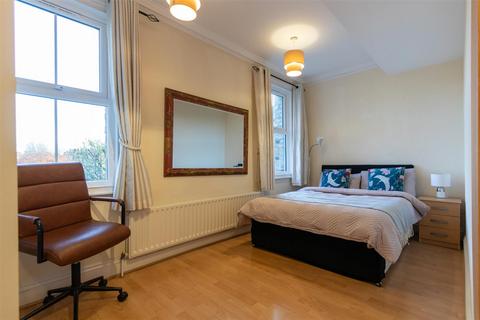 3 bedroom apartment to rent, Elgin Avenue, Maida Vale, W9