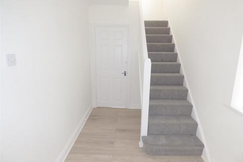 3 bedroom semi-detached house to rent, Liverpool L36