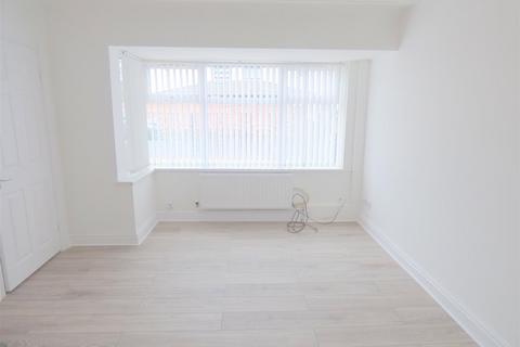 3 bedroom semi-detached house to rent, Liverpool L36