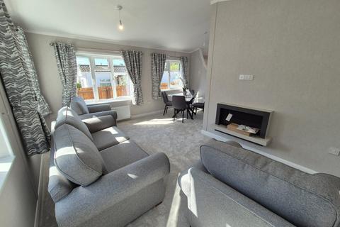 2 bedroom park home for sale, Swindon, Wiltshire, SN25