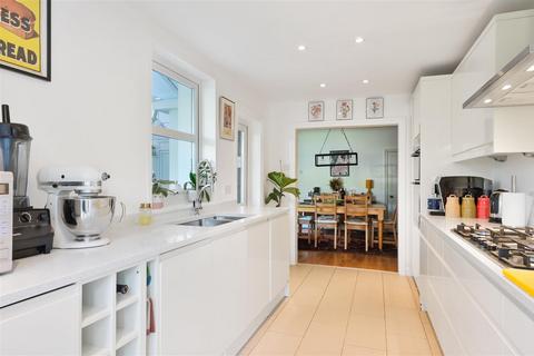 167 Hook Road, Epsom, KT19 8TU