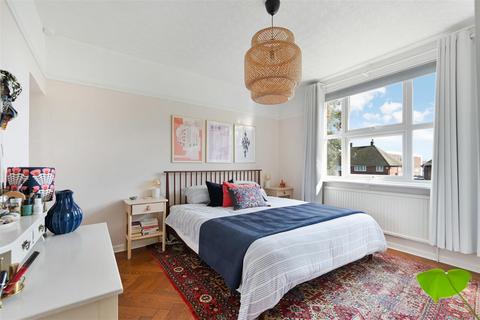167 Hook Road, Epsom, KT19 8TU