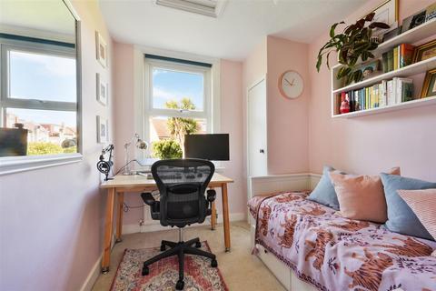 167 Hook Road, Epsom, KT19 8TU