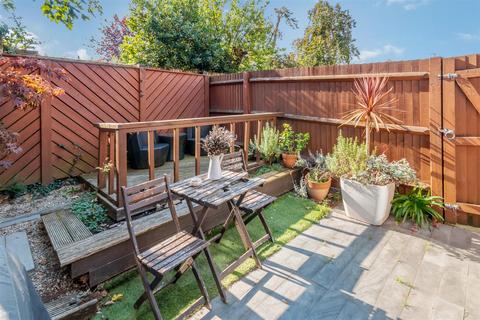 46 Schoolgate Drive, Morden, SM4 5BF