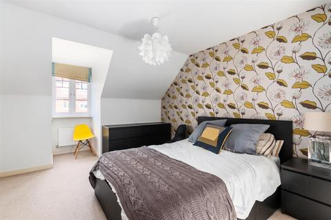 46 Schoolgate Drive, Morden, SM4 5BF