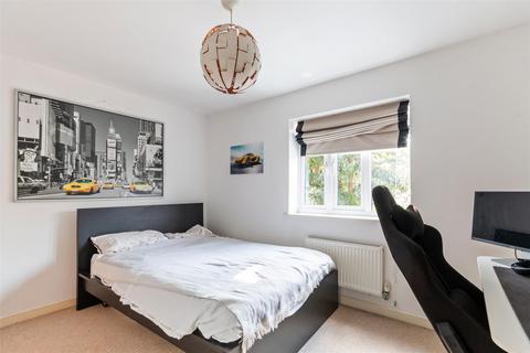 46 Schoolgate Drive, Morden, SM4 5BF