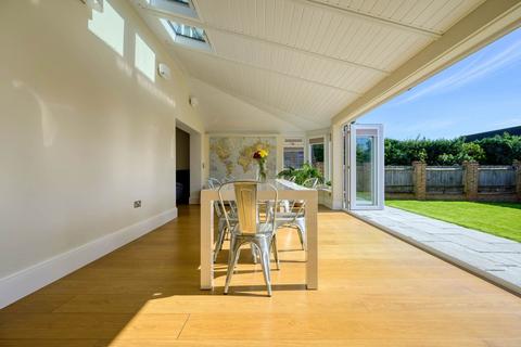 2 Maytree Walk, Caversham, Reading, RG4 6LZ