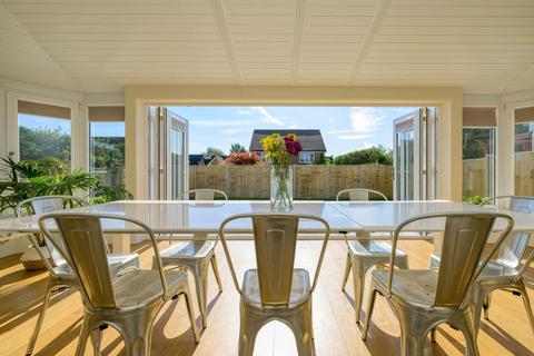 2 Maytree Walk, Caversham, Reading, RG4 6LZ