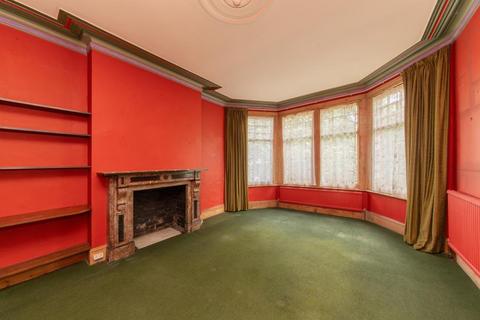 3 Dukes Avenue, London, N3 2DE
