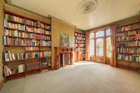 3 Dukes Avenue, London, N3 2DE