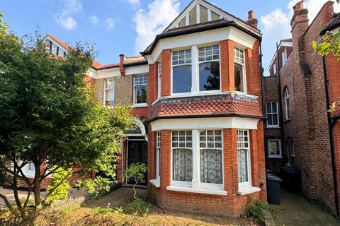 3 Dukes Avenue, London, N3 2DE