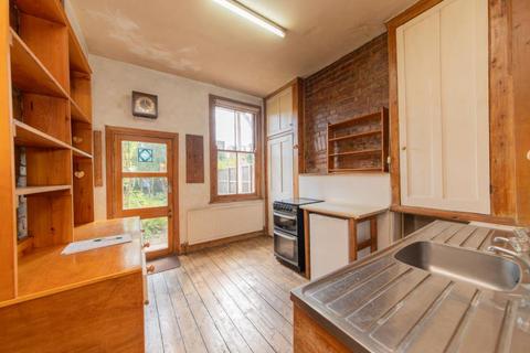 3 Dukes Avenue, London, N3 2DE