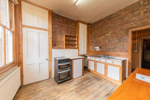 3 Dukes Avenue, London, N3 2DE