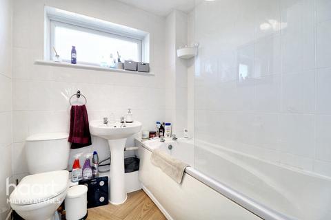 4 Hunter Drive, Bletchley, Milton Keynes, MK2 3LR