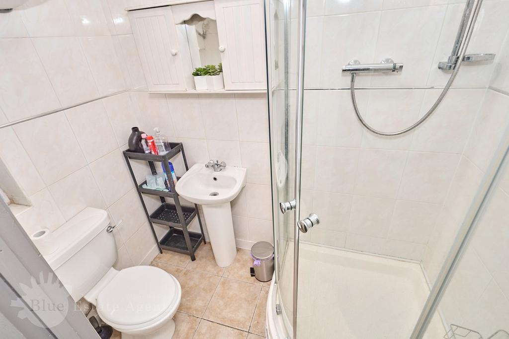 Ground Floor Shower &amp; WC Suite