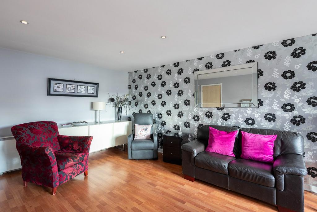 St. Oswalds Court, Fulford, York, YO10 2 bed flat to rent £1,150 pcm